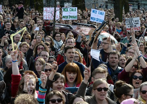 European Socialists support Polish women fighting for their rights ...