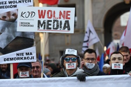 European socialists condemn Polish government