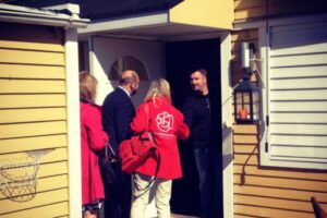 Martin Schulz ‘knocks the vote’ in Sweden
