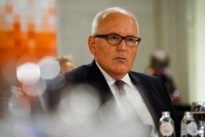PES approves Article 7 trigger, calls on Poland to respect fundamental values