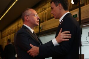PES congratulates Pedro Sánchez on his election as the new prime minister of Spain