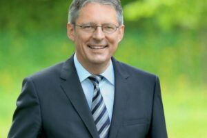 PES congratulates Secretary General Achim Post on re-election to Bundestag