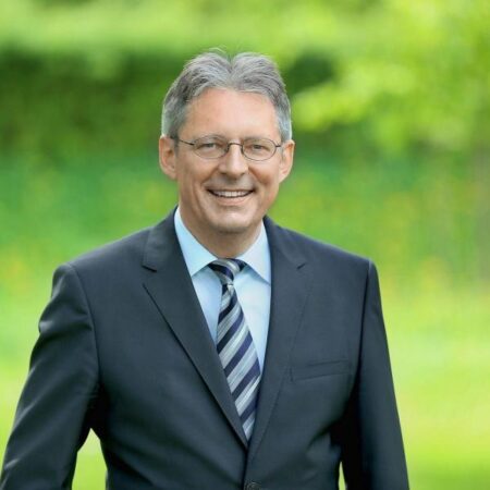 PES congratulates Secretary General Achim Post on re-election to Bundestag