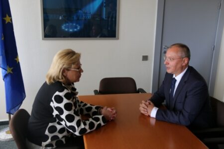 PES president & Commissioner discuss cohesion funding, future of Europe