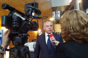 PES president addresses democratic procedures and Schengen in Strasbourg press conference