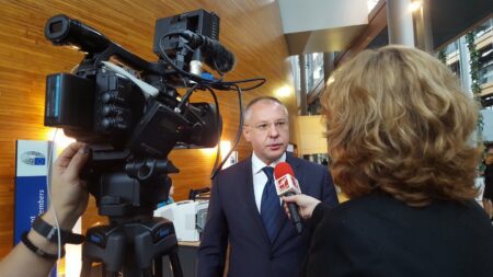 PES president addresses democratic procedures and Schengen in Strasbourg press conference
