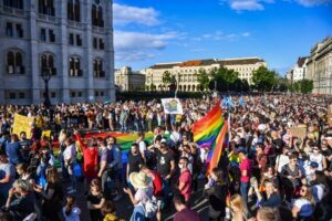 PES stands with LGBTIQ community against campaign to restrict rights in Hungary