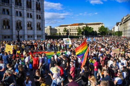 PES stands with LGBTIQ community against campaign to restrict rights in Hungary