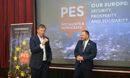 Former Minister of Foreign Affairs of the Czech Republic Tomáš Petříček (left) and Chair of SOCDEM, Michael Smarda, speak at the event