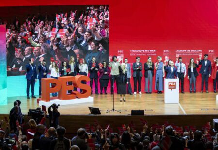 Delegates to the PES Election Congress in Rome vote to adopt the PES manifesto