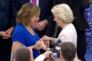 The President of the S&D Group in the European Parliament and First Vice-President of the PES Iratxe García Pérez congratulates Ursula von der Leyen on her re-election as President of the European Commission moments after the result of the vote was announced.