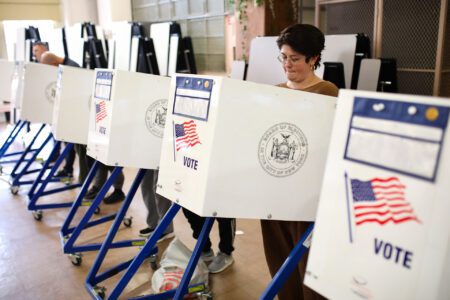 November 5, 2024, New York, United States: American citizens vote at a polling station in the Ridgewood neighbourhood of Queens, New York. Photo: © Apolline Guillerot-Malick/SOPA Images via ZUMA Press Wire.