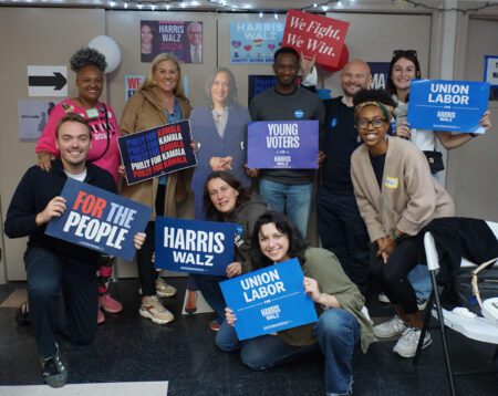 Members of the PES delegation pose with campaigners in Pennsylvania. Pictured back row: PES Deputy Secretary General Saar van Bueren (second from left), GroenLinks-PvdA Netherlands MP Habtamu de Hoop (third from right), and PES Deputy Secretary General Yonnec Polet (second from right). Pictured front row: PvdA Netherlands International Secretary Ties Huis in 't Veld (first left) and PES Vice President Kati Piri (second left).